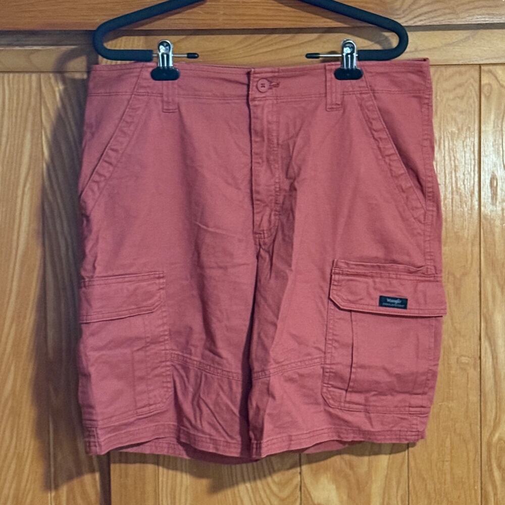 Men's Wrangler Relaxed Fit Cargo Shorts Coral Red Pink 36 - Picture 11 of 13